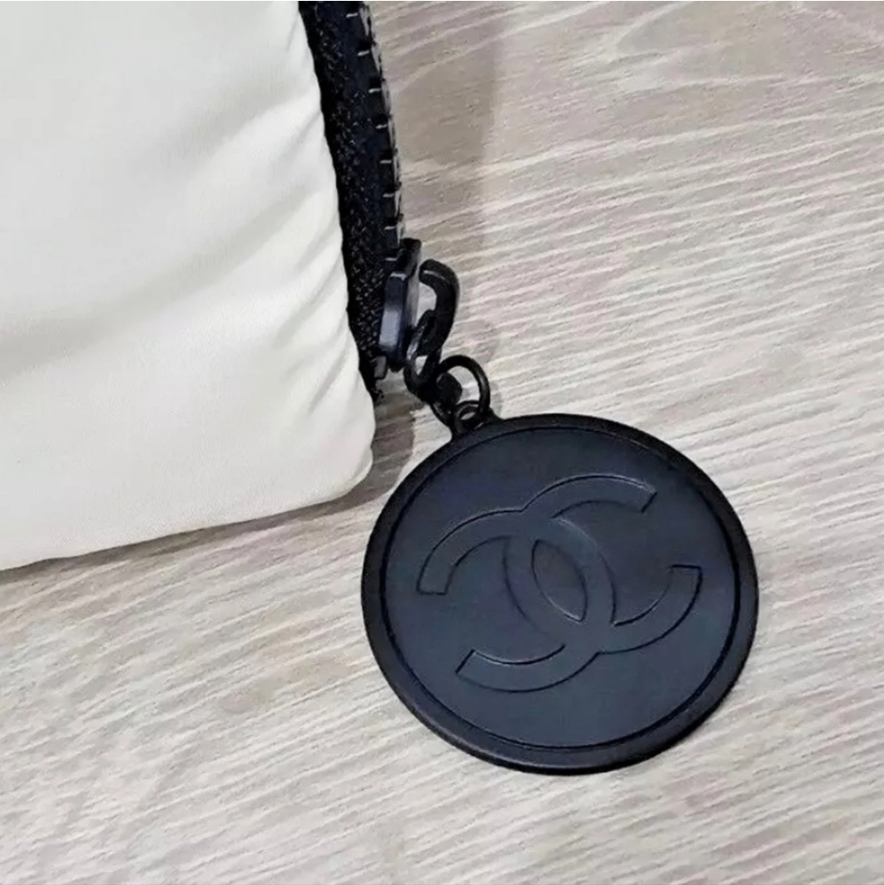 CHANEL White Puffer Makeup Travel Bag Clearance Sale - Picture 2 of 4